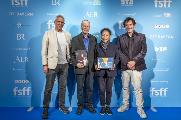Matthias Helwig (Festivalleitung), Sonam Dolma Brauen (Protagonistin: MOLA), Martin Brauen (BR Regie: MOLA), Carlos Gerstenhauer (Redaktionsleiter Kino & Debüt) (© Pavel Broz)